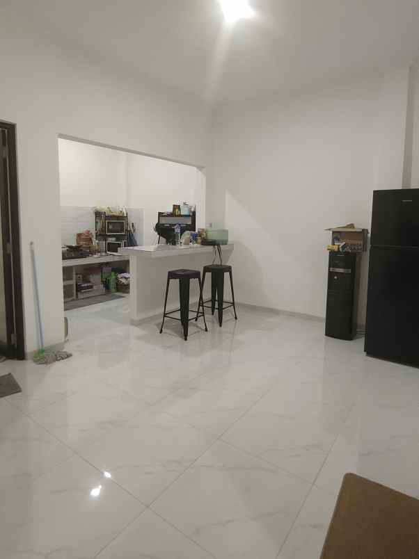 rumah second dalam komplek di pondok bambu jaktim