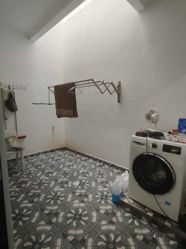 rumah second dalam komplek di pondok bambu jaktim