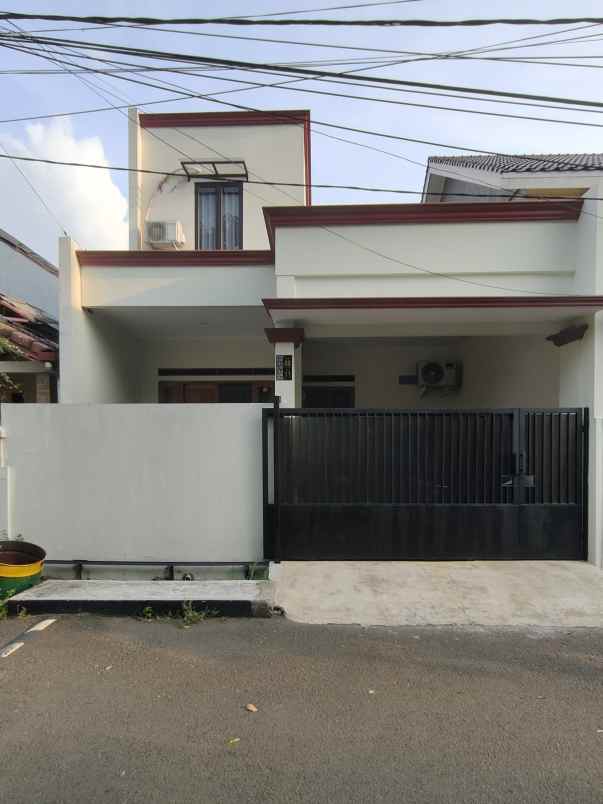 rumah second dalam komplek di pondok bambu jaktim