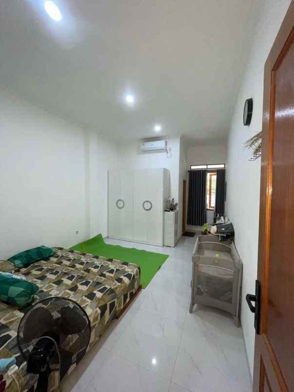 rumah second dalam komplek di pondok bambu jaktim