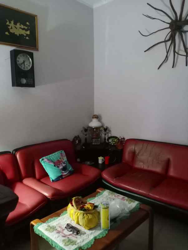 rumah seken 2 lantai dalam cluster