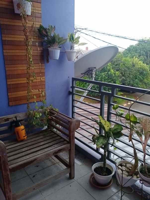 rumah seken 2 lantai dalam cluster