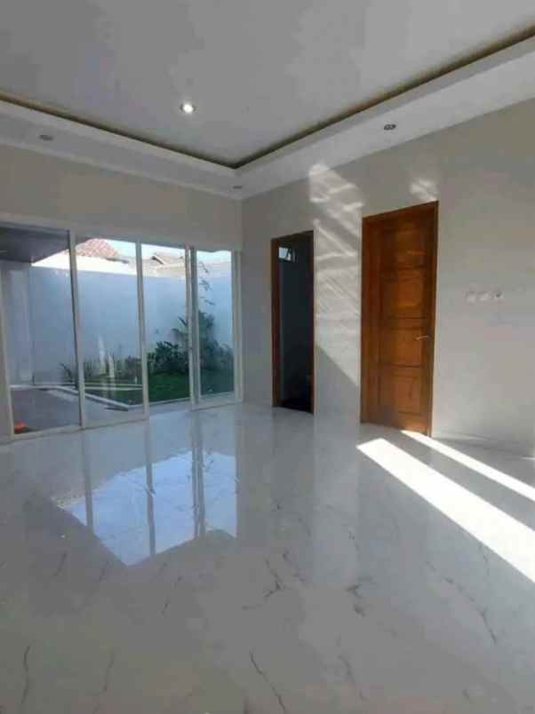 rumah siap huni 2 lantai di palagan km 7 dekat hyatt