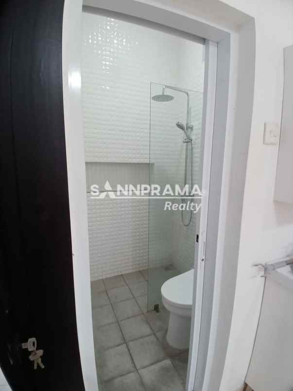 rumah siap huni dalam perumahan meruyung depok rn