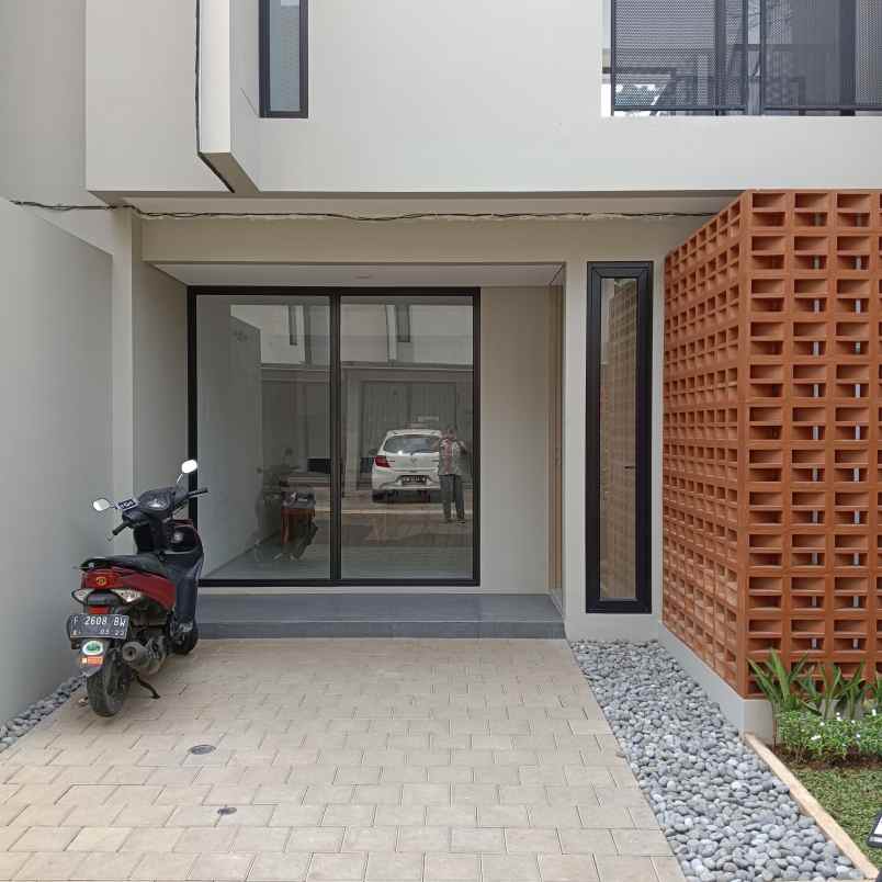 rumah siap huni di bintaro dekat stasiun dan tol