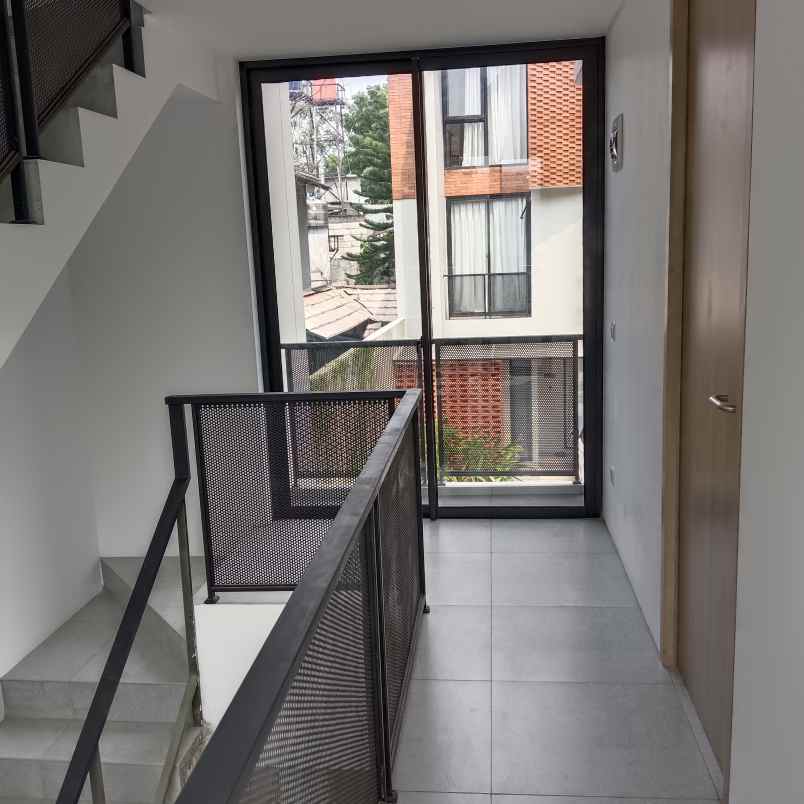 rumah siap huni di bintaro dekat stasiun dan tol