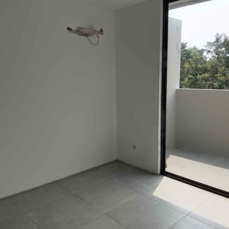 rumah siap huni di bintaro dekat stasiun dan tol