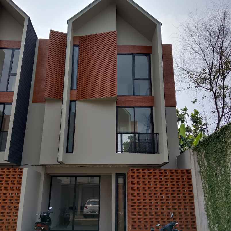 rumah siap huni di bintaro dekat stasiun dan tol