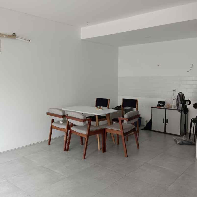 rumah siap huni di bintaro dekat stasiun dan tol