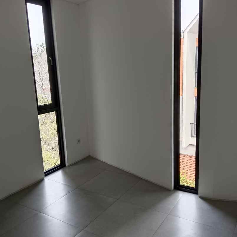 rumah siap huni di bintaro dekat stasiun dan tol