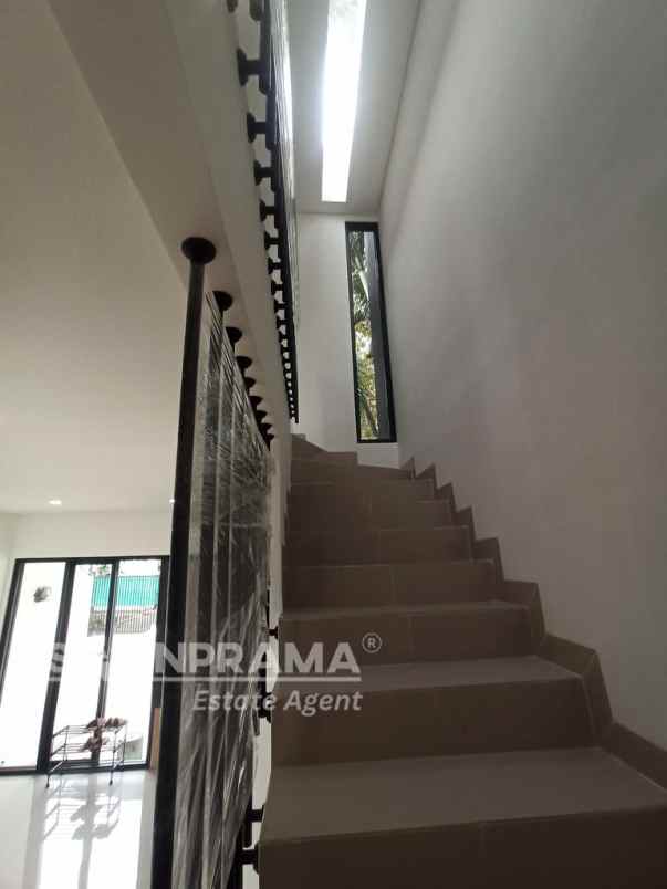rumah strategis dalam townhouse cinangka