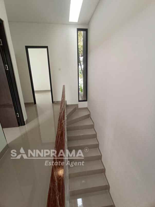 rumah strategis dalam townhouse cinangka