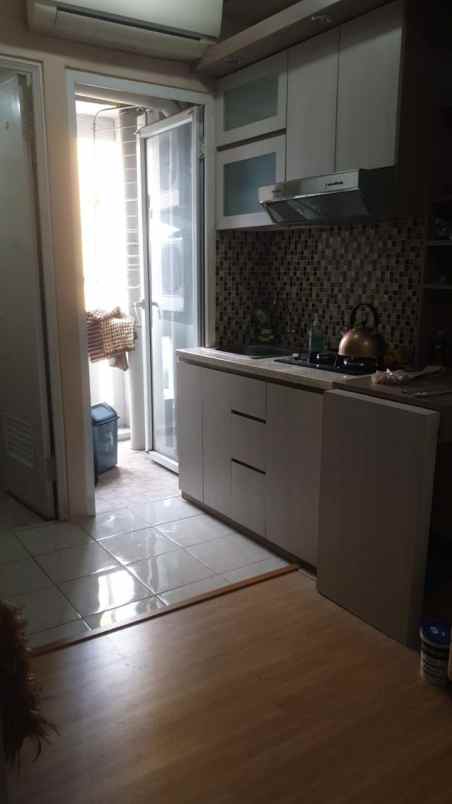 sewa apartemen 2 kamar furnish di green pramuka city