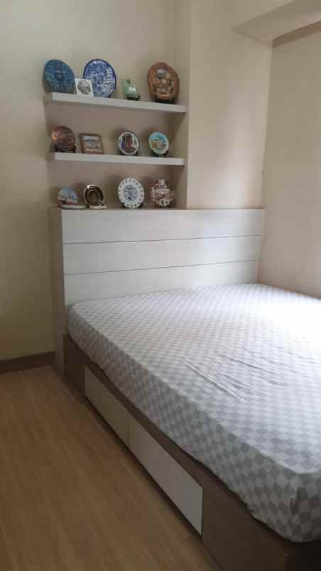 sewa apartemen 2 kamar furnish di green pramuka city