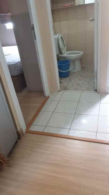 sewa apartemen 2 kamar furnish di green pramuka city