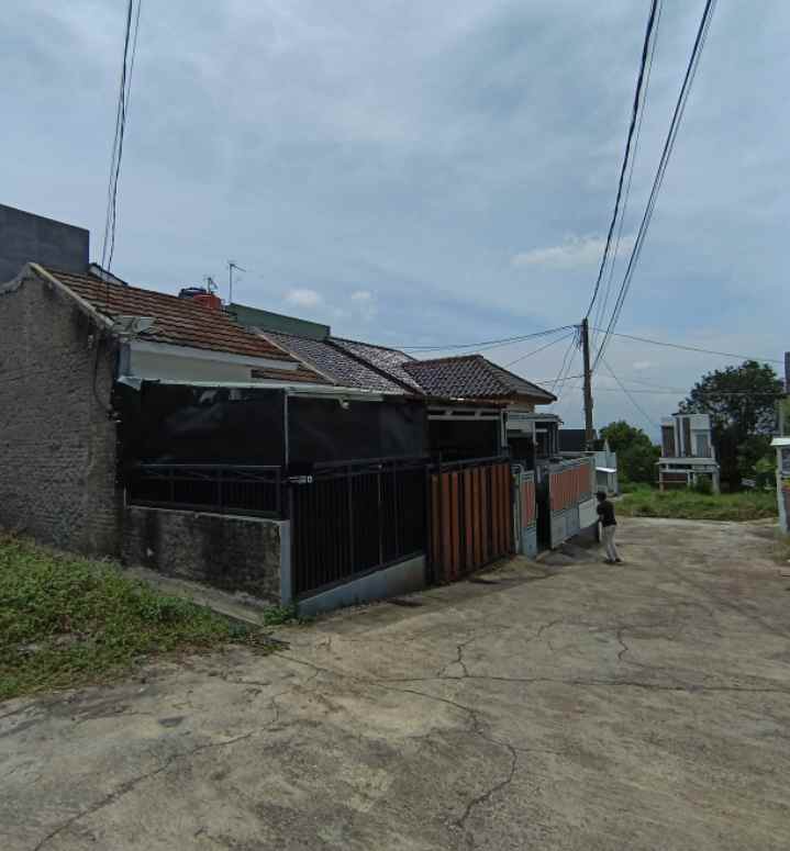 tanah padat dalam cluster di pinggiran kota bandung