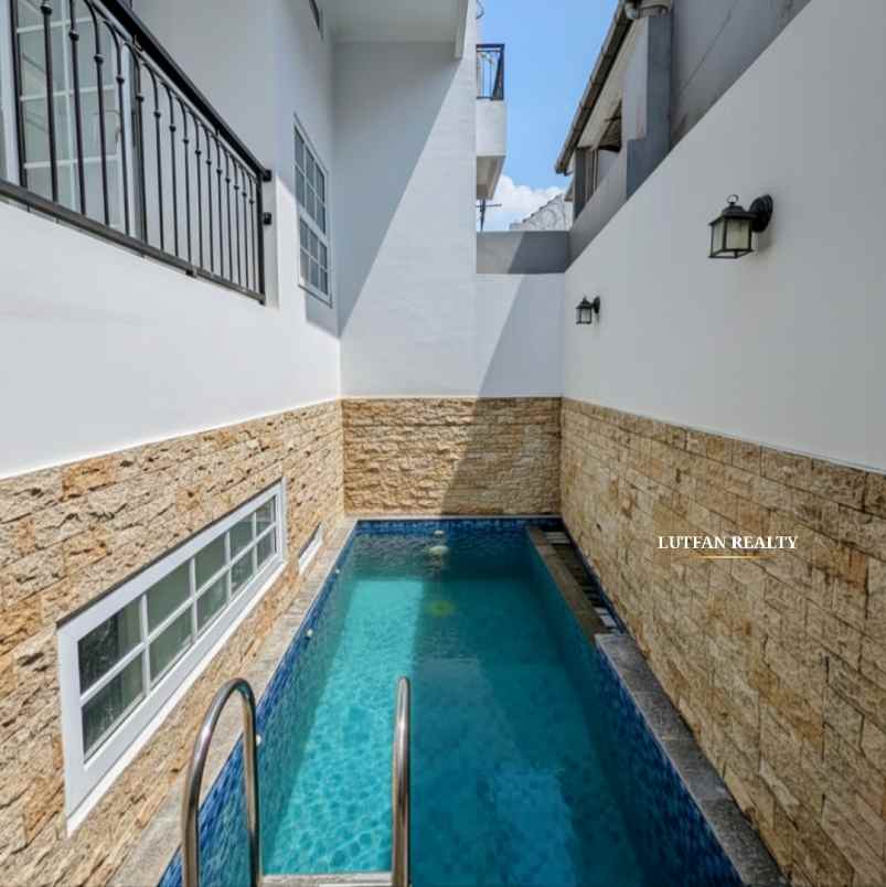 towhouse modern 4 lantai dekat pejaten village