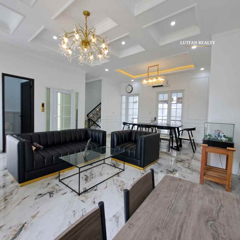 towhouse modern 4 lantai dekat pejaten village