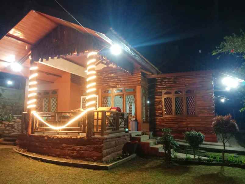 villa arwana puncak cisarua
