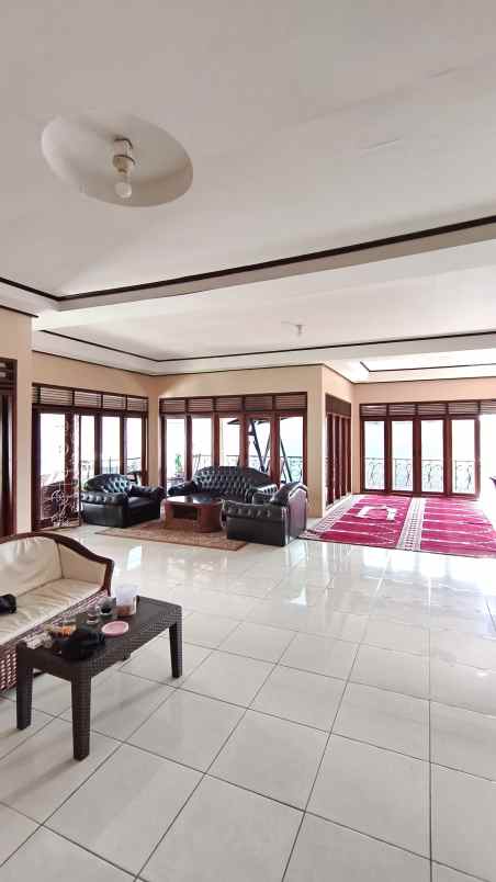 villa muzakier cisarua puncak