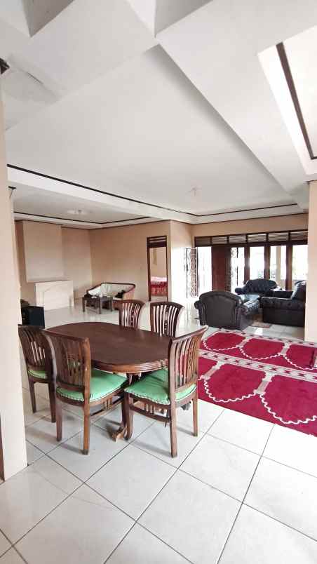villa muzakier cisarua puncak