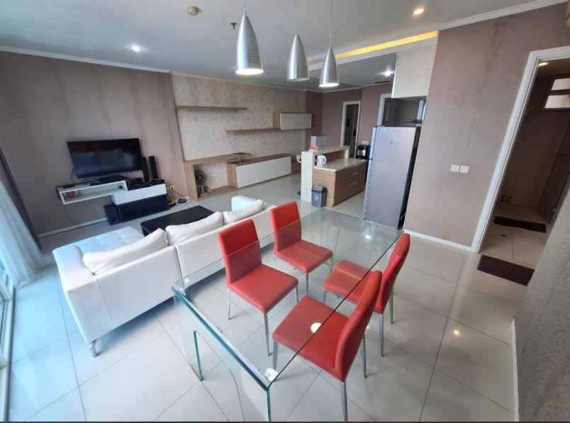 vue lantai 32 3bedroom furnished surabaya