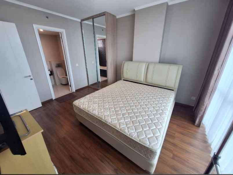 vue lantai 32 3bedroom furnished surabaya