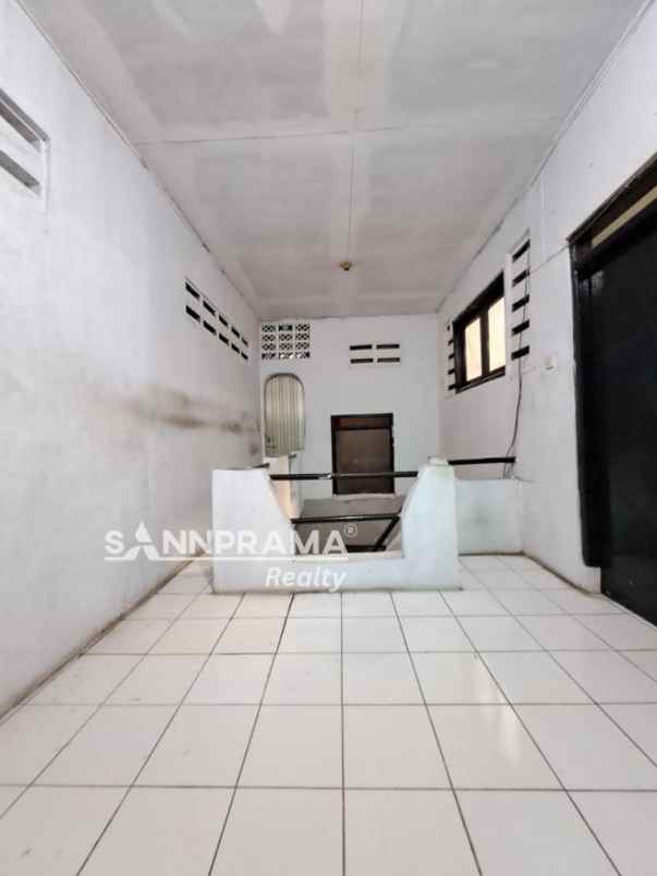 2 lantai siap huni strategis di sukmajaya depok rinlin