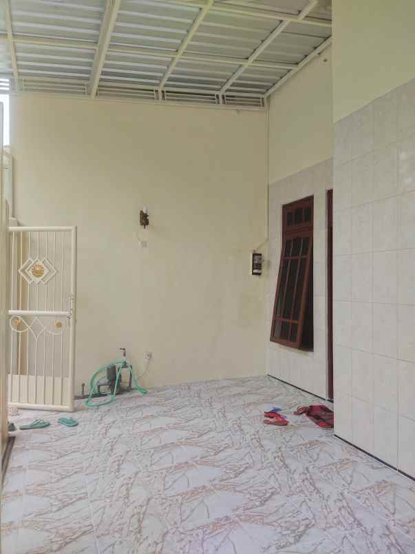 di kontrakan pondok benowo indah cc11