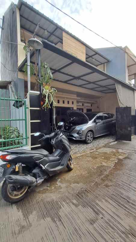 dijual cepat rumah 3 lantai cinere limo depok
