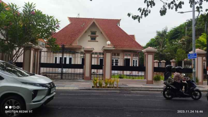 dijual cepat rumah mewah di jalan diponegoro surabaya