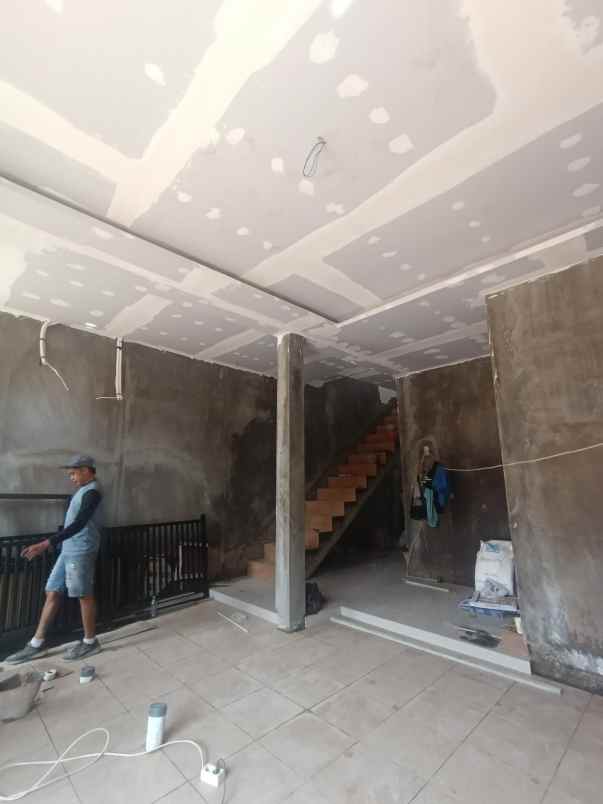 dijual kost jalan papa papa suhat kota