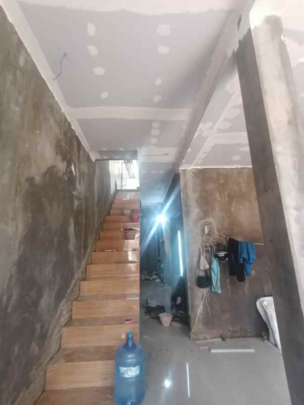 dijual kost jalan papa papa suhat kota