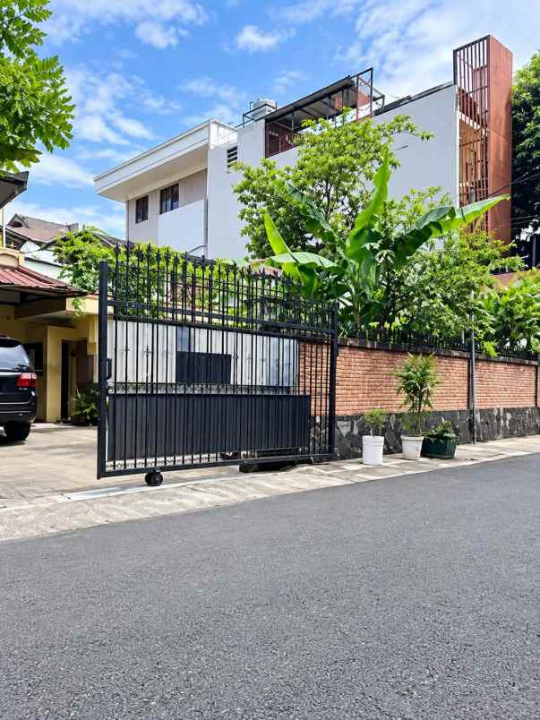 dijual kost radio dalam