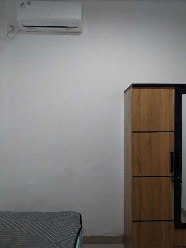 dijual kost vokasi depok