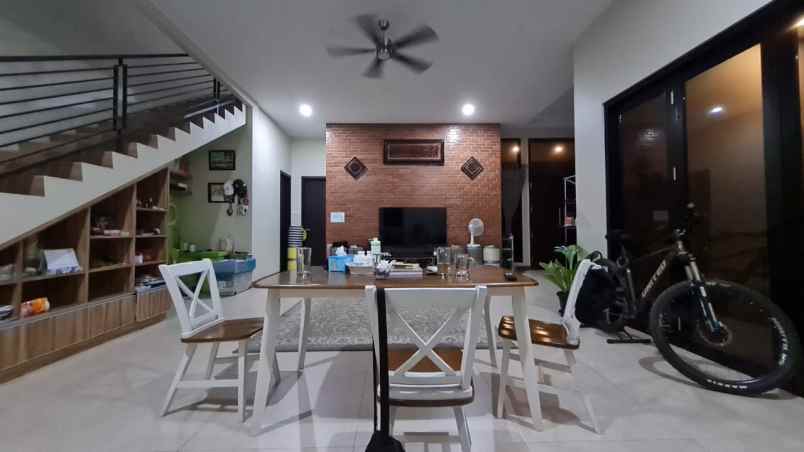 dijual murah rumah kuldesak view taman