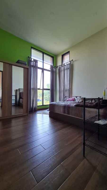 dijual murah rumah kuldesak view taman