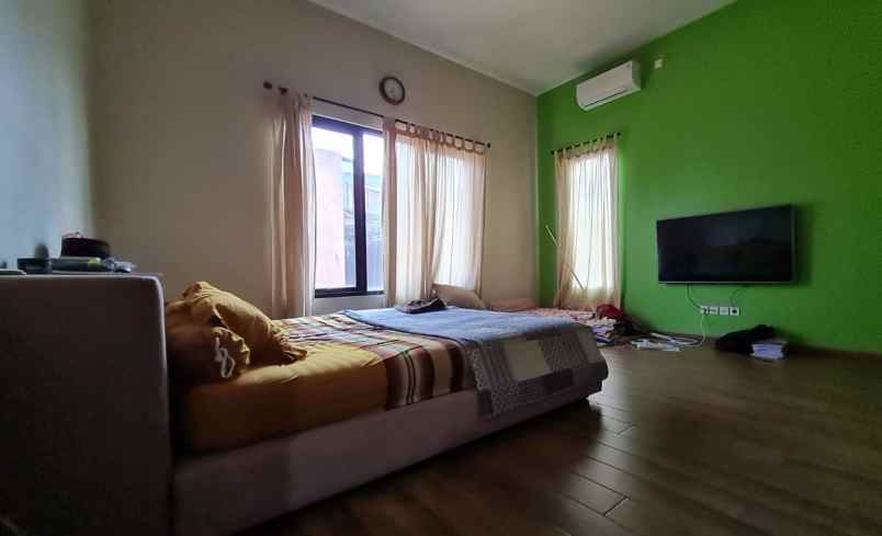 dijual murah rumah kuldesak view taman