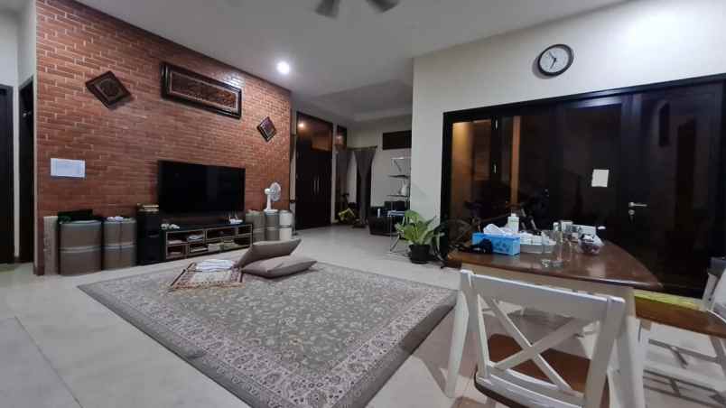 dijual murah rumah kuldesak view taman