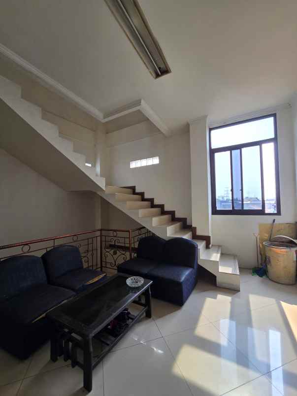 dijual ruang usaha cocok untuk kost2an di duren sawit