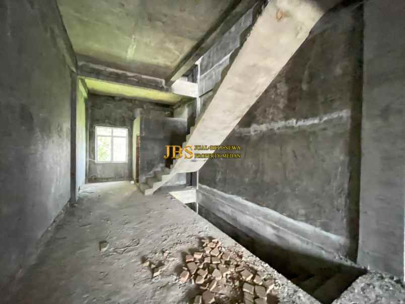 dijual ruko di jalan menteng raya medan kondisi kosong