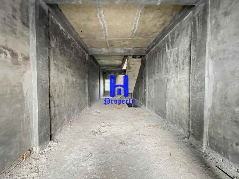 dijual ruko kondisi kosong di jalan menteng raya medan