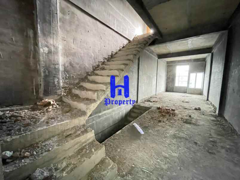 dijual ruko kondisi kosong di jalan menteng raya medan