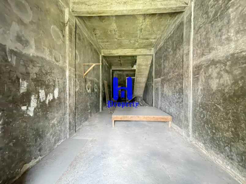 dijual ruko kondisi kosong di jalan menteng raya medan