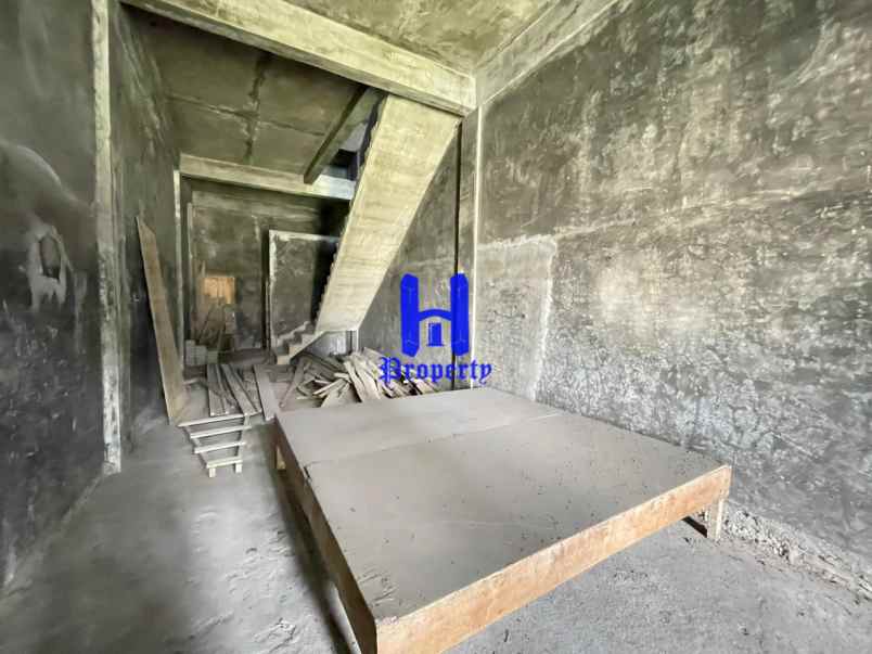 dijual ruko kondisi kosong di jalan menteng raya medan