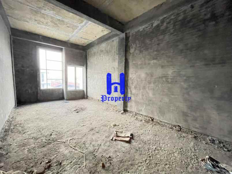 dijual ruko kondisi kosong di jalan menteng raya medan