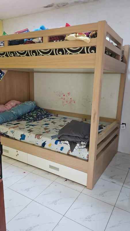 dijual rumah 2 lantai kayuringin