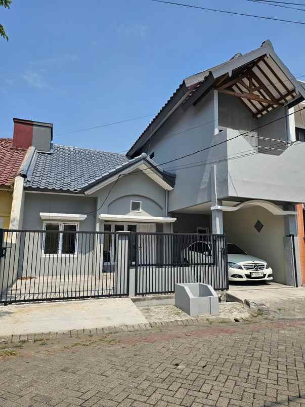 dijual rumah araya