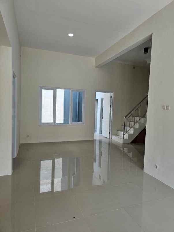 dijual rumah araya