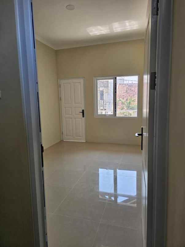 dijual rumah araya